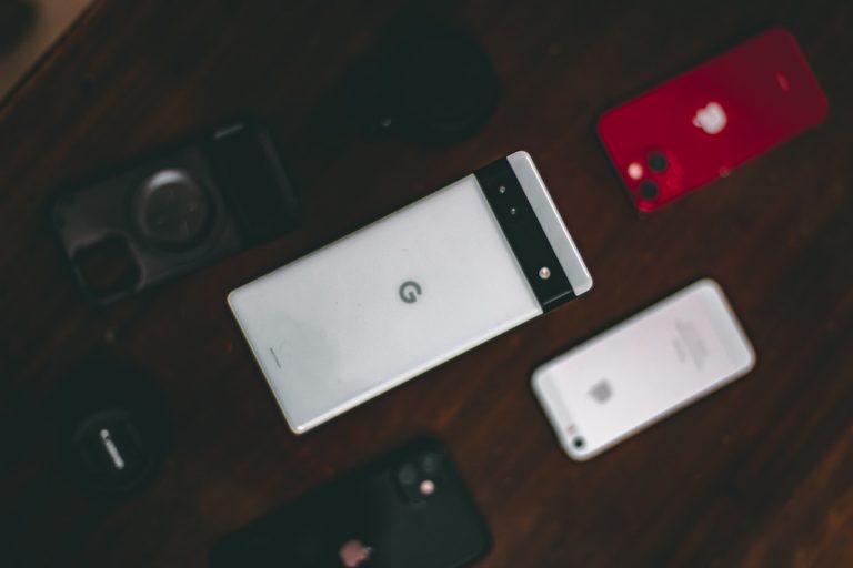 比較 Pixel 8 Pro 與 iPhone 15 Pro Max：2023最新旗艦手機哪款最適合您？