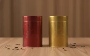 魚池鄉農會紅茶系列產品：紅玉與阿薩姆罐裝茶葉對比